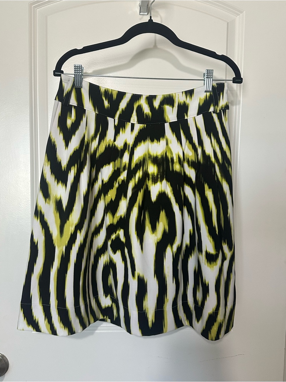 Women's Black, White & Gree Patterned A-Line Skirt with Pockets